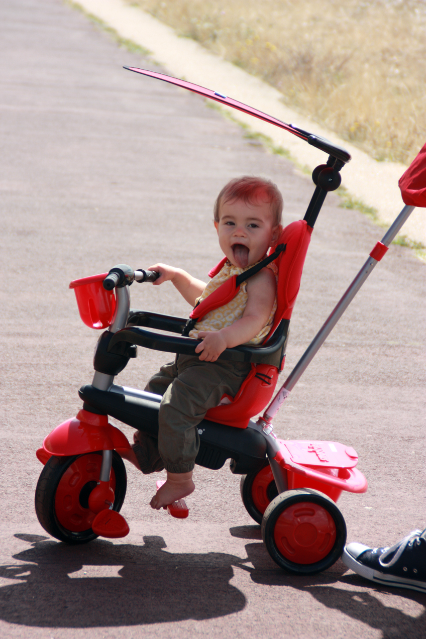 Scarlett tries out her new Smart Trike