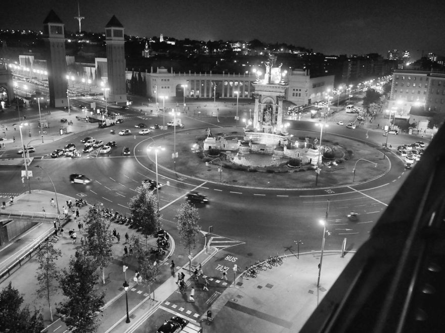 Placa Espanya by night